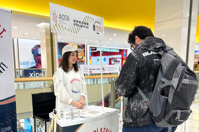 “Şəkəri azalt, ömrünü uzat!” kampaniyası çərçivəsində iri ticarət mərkəzlərində və supermarketlərdə stendlər qurulub