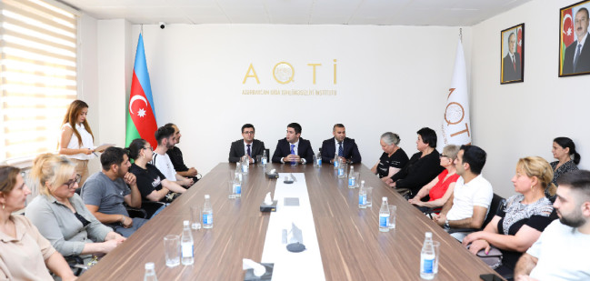 Təlimlərdə uğur qazanan sahibkarlıq subyektlərinin əməkdaşlarına sertifikatlar təqdim edilib