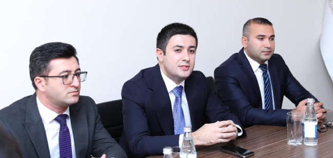 Təlimlərdə uğur qazanan sahibkarlıq subyektlərinin əməkdaşlarına sertifikatlar təqdim edilib
