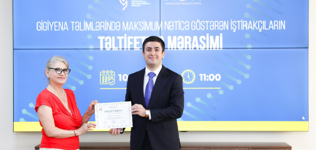Təlimlərdə uğur qazanan sahibkarlıq subyektlərinin əməkdaşlarına sertifikatlar təqdim edilib