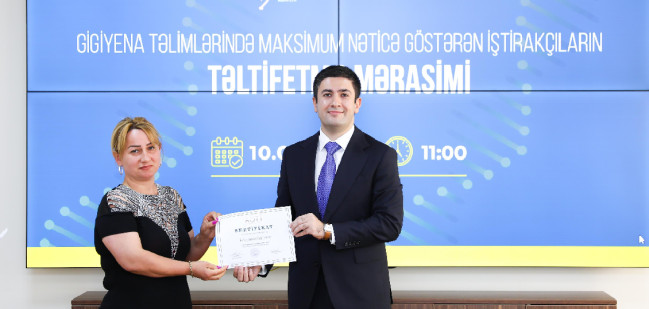 Təlimlərdə uğur qazanan sahibkarlıq subyektlərinin əməkdaşlarına sertifikatlar təqdim edilib