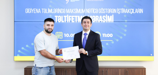 Təlimlərdə uğur qazanan sahibkarlıq subyektlərinin əməkdaşlarına sertifikatlar təqdim edilib