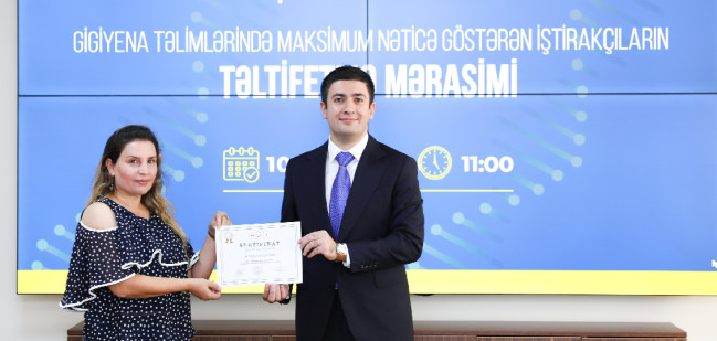 Təlimlərdə uğur qazanan sahibkarlıq subyektlərinin əməkdaşlarına sertifikatlar təqdim edilib