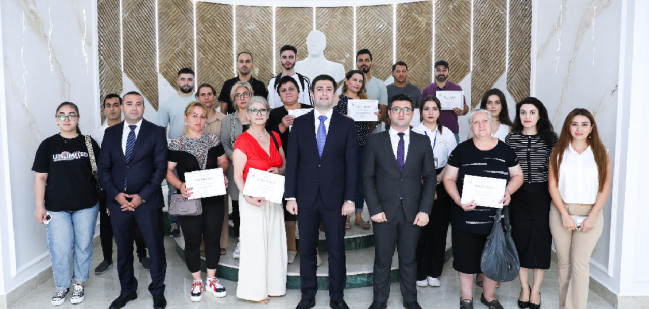 Təlimlərdə uğur qazanan sahibkarlıq subyektlərinin əməkdaşlarına sertifikatlar təqdim edilib